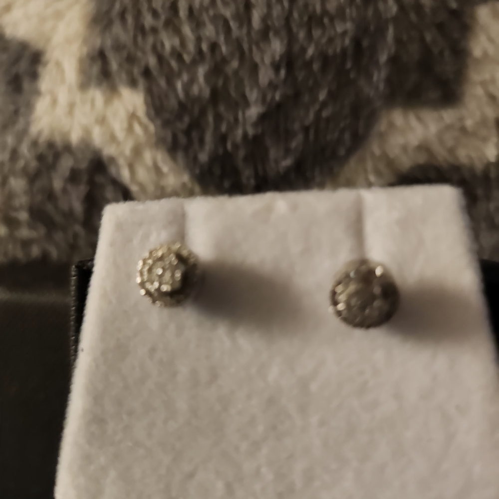 DIAMOND STUD EARRINGS - Picture 2 of 2